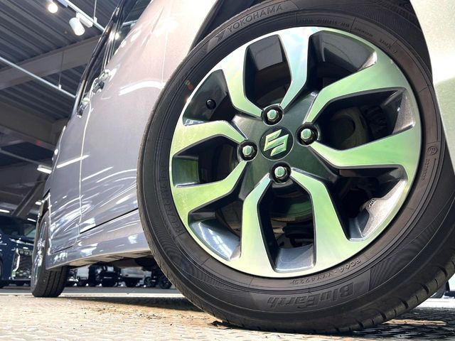 �y�����A���~�z�C�[���z�O�ςɃ}�b�`���������A���~�z�C�[���𑕒����Ă���܂��B�e��ЊO�A���~�z�C�[����A�X�^�b�h���X�^�C�����戵�����Ă���܂��B���񂲑��k����������