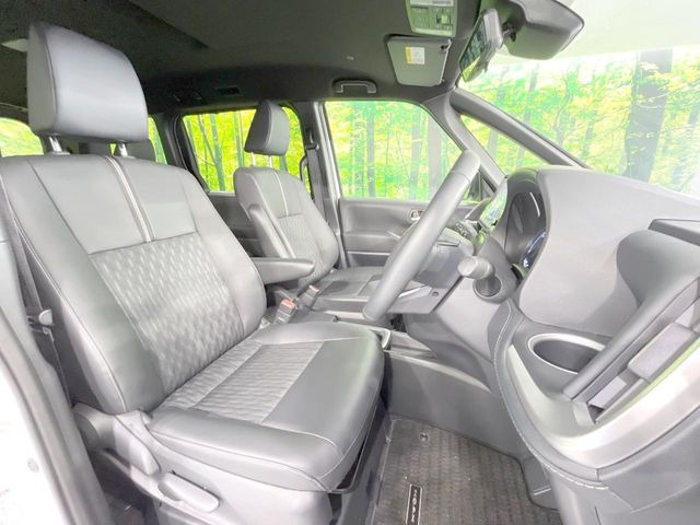 運転席シート廻りは使用感も少なく、良好な状態となっています。丁寧に使われていたことがよくわかりますね。