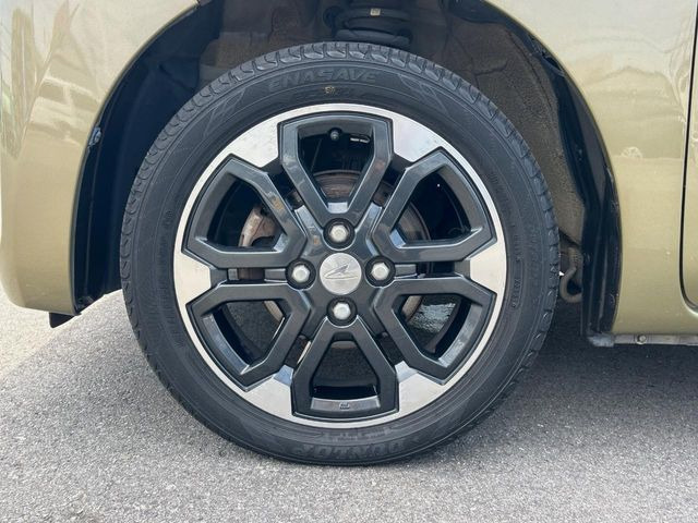 �y����15�C���`�A���~�z�C�[���z�O�ςɃ}�b�`���������A���~�z�C�[���𑕒����Ă���܂��B�e��ЊO�A���~�z�C�[����A�X�^�b�h���X�^�C�����戵�����Ă���܂��B���񂲑��k����������