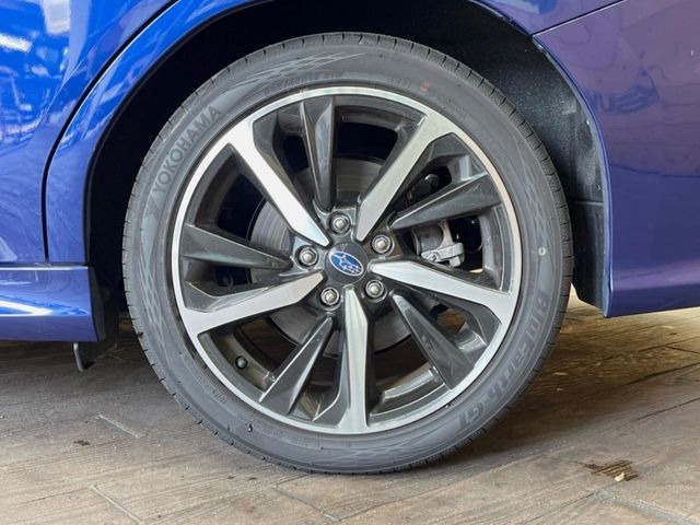 �y����18�C���`�A���~�z�C�[���z�O�ςɃ}�b�`���������A���~�z�C�[���𑕒����Ă���܂��B�e��ЊO�A���~�z�C�[����A�X�^�b�h���X�^�C�����戵�����Ă���܂��B���񂲑��k����������