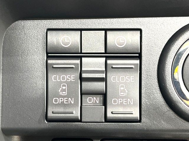 【両側パワースライドドア】スマートキーや運転席のスイッチで後席両側スライドドアの開閉が可能♪電動だから力を入れてドアを開ける必要が無く、小さなお子様でも簡単に開け閉めでき快適です♪