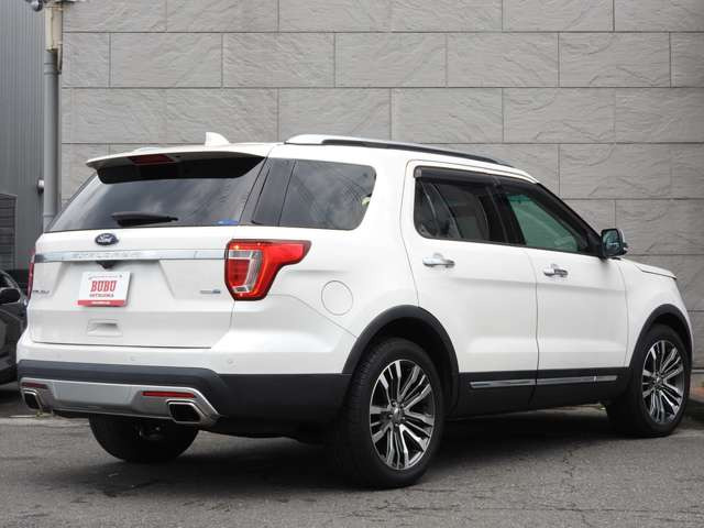 エクスプローラータイタニアム 4WD