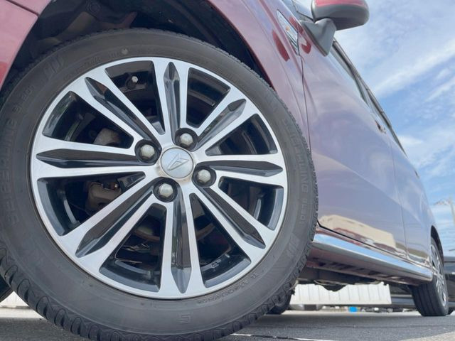 �y�����A���~�z�C�[���z�O�ςɃ}�b�`���������A���~�z�C�[���𑕒����Ă���܂��B�e��ЊO�A���~�z�C�[����A�X�^�b�h���X�^�C�����戵�����Ă���܂��B���񂲑��k����������