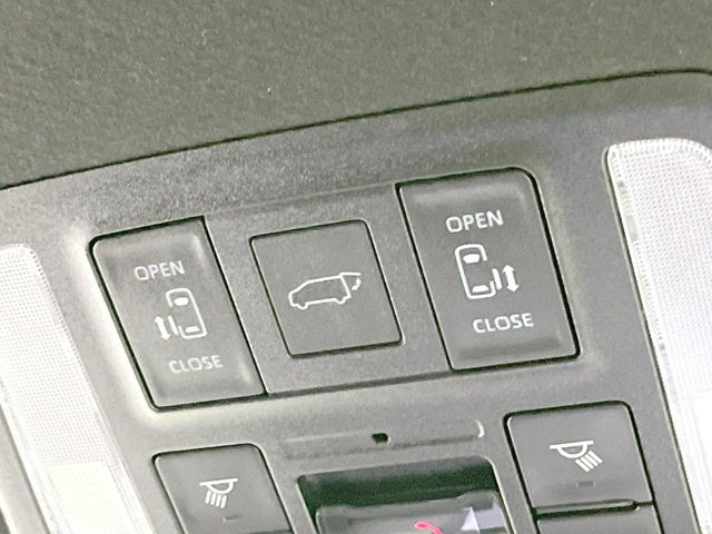 【両側パワースライドドア】スマートキーや運転席のスイッチで後席両側スライドドアの開閉が可能♪電動だから力を入れてドアを開ける必要が無く、小さなお子様でも簡単に開け閉めでき快適です♪