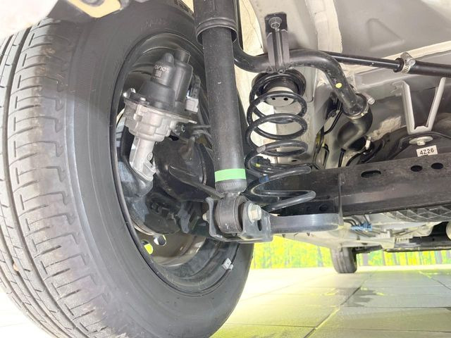 お車を安心してお乗りいただく為には、足回りの定期点検が欠かせません。サービスサポート(有償保証)では無料点検もご提供しており、安心のカーライフをお過ごしいただけるサポート体制が整っています。