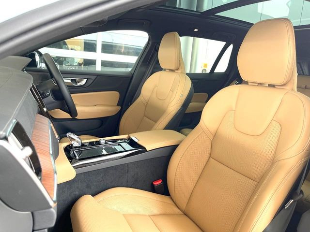 V60ウルトラ T6  AWD プラグインハイブリッド 4WD