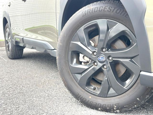 �y�����A���~�z�C�[���z�O�ςɃ}�b�`���������A���~�z�C�[���𑕒����Ă���܂��B�e��ЊO�A���~�z�C�[����A�X�^�b�h���X�^�C�����戵�����Ă���܂��B���񂲑��k����������