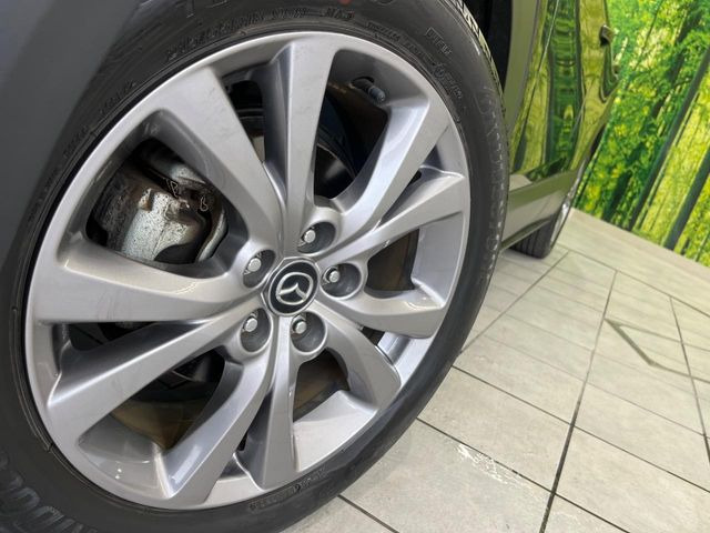 �y����18�C���`�A���~�z�C�[���z�O�ςɃ}�b�`���������A���~�z�C�[���𑕒����Ă���܂��B�e��ЊO�A���~�z�C�[����A�X�^�b�h���X�^�C�����戵�����Ă���܂��B���񂲑��k����������