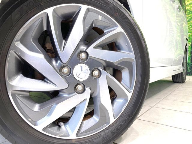 �y����15�C���`�A���~�z�C�[���z�O�ςɃ}�b�`���������A���~�z�C�[���𑕒����Ă���܂��B�e��ЊO�A���~�z�C�[����A�X�^�b�h���X�^�C�����戵�����Ă���܂��B���񂲑��k����������
