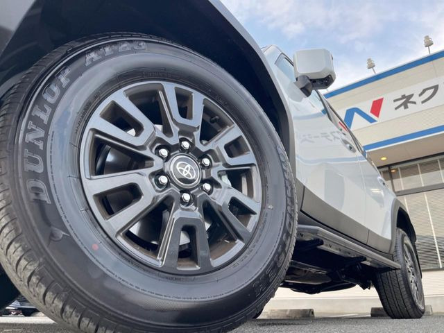 �y����18�C���`�A���~�z�C�[���z�O�ςɃ}�b�`���������A���~�z�C�[���𑕒����Ă���܂��B�e��ЊO�A���~�z�C�[����A�X�^�b�h���X�^�C�����戵�����Ă���܂��B���񂲑��k����������