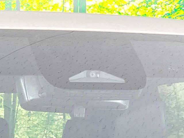 【トヨタセーフティセンス】走行中に前方の車両等を認識し、衝突しそうな時は警報とブレーキで衝突回避と被害軽減をアシスト。より安全にドライブをお楽しみいただけます。