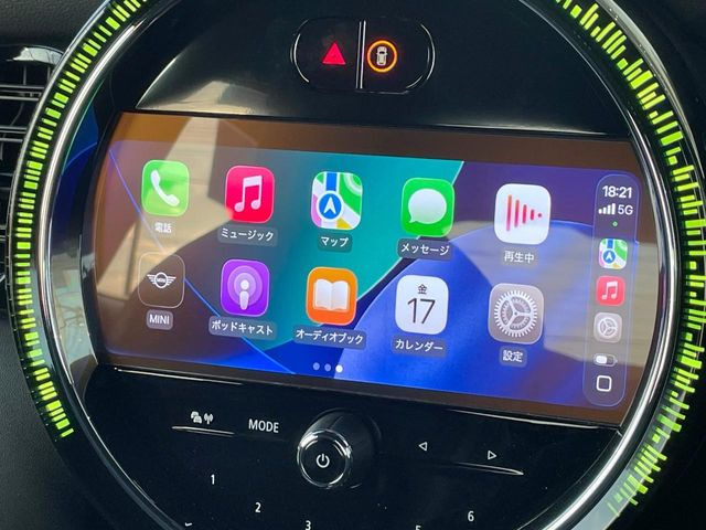 ��Apple Car Play:�X�}�z�Ƃ̗L���ڑ��ŁA�i�r�E�I�[�f�B�I�Đ��ȂǃX�}�z�̃A�v���@�\����ʂł��g����֗��@�\�ł�!