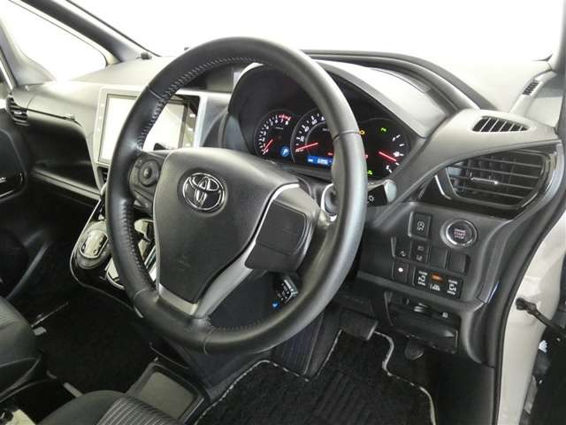 ヴォクシー2.0 ZS 煌II 4WD