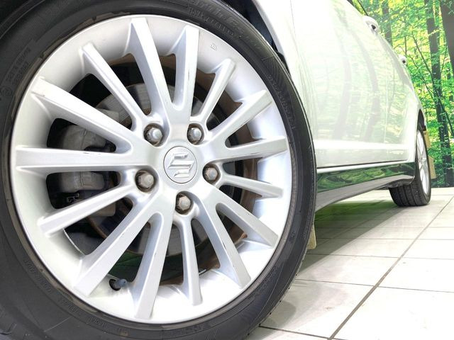 �y����16�C���`�A���~�z�C�[���z�O�ςɃ}�b�`���������A���~�z�C�[���𑕒����Ă���܂��B�e��ЊO�A���~�z�C�[����A�X�^�b�h���X�^�C�����戵�����Ă���܂��B���񂲑��k����������