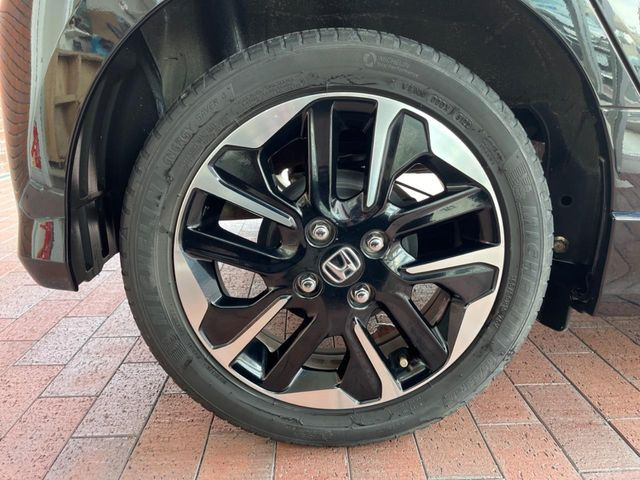 �y����15�C���`�A���~�z�C�[���z�O�ςɃ}�b�`���������A���~�z�C�[���𑕒����Ă���܂��B�e��ЊO�A���~�z�C�[����A�X�^�b�h���X�^�C�����戵�����Ă���܂��B���񂲑��k����������