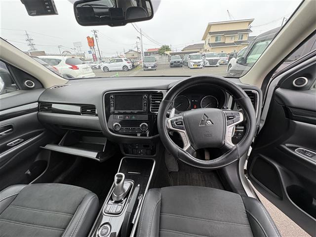 アウトランダーPHEV2.0 G ナビパッケージ 4WD