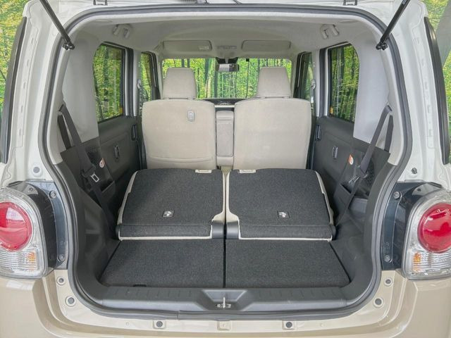 普段のお買い物や通勤、送迎等に十分な荷室スペースを確保しております。セカンドシートを倒すと、大きな荷物の積載も可能です♪