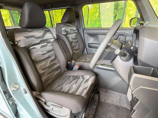 運転席シート廻りは使用感も少なく、良好な状態となっています。丁寧に使われていたことがよくわかりますね。