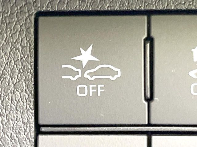 【スマートアシスト】走行中に前方の車両等を認識し、衝突しそうな時は警報とブレーキで衝突回避と被害軽減をアシスト。より安全にドライブをお楽しみいただけます。