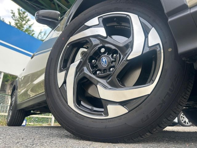 �y����18�C���`�A���~�z�C�[���z�O�ςɃ}�b�`���������A���~�z�C�[���𑕒����Ă���܂��B�e��ЊO�A���~�z�C�[����A�X�^�b�h���X�^�C�����戵�����Ă���܂��B���񂲑��k����������
