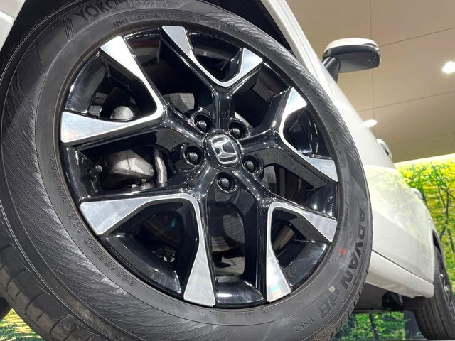 �y����18�C���`�A���~�z�C�[���z�O�ςɃ}�b�`���������A���~�z�C�[���𑕒����Ă���܂��B�e��ЊO�A���~�z�C�[����A�X�^�b�h���X�^�C�����戵�����Ă���܂��B���񂲑��k����������