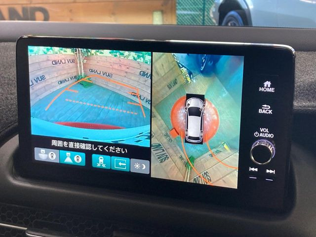 【マルチビューカメラシステム】専用のカメラにより、上から見下ろしたような視点で360度クルマの周囲を確認することができます☆死角部分も確認しやすく、狭い場所での切り返しや駐車もスムーズに行えます。