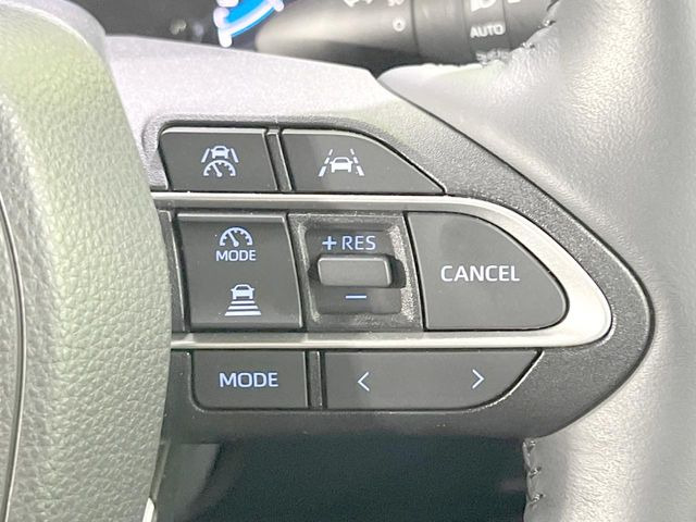 【レーダークルーズコントロール】高速道路での長距離走行が楽に!!自動で速度を保つクルーズコントロールが、衝突軽減システムと連携し、前方の車両を感知して車間を保つように速度調節してくれます!!