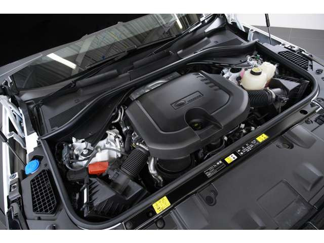 3.0L ����6�C��DOHC�^�[�{(�f�B�[�[��)+���[�^�[ �A350ps/71.4kgm�A�S��&times;�S��&times;�S��mm 5052&times;2209&times;1870mm�A�ԗ��d�� 2630kg