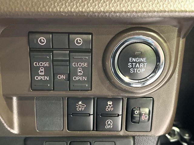 【両側パワースライドドア】スマートキーや運転席のスイッチで後席両側スライドドアの開閉が可能♪電動だから力を入れてドアを開ける必要が無く、小さなお子様でも簡単に開け閉めでき快適です♪