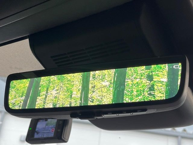 【デジタルインナーミラー】後席の大きな荷物や同乗者で後方が確認しづらい時でも安心!カメラが撮影した車両後方の映像をルームミラー内に表示。クリアな視界で状況の確認が可能です!