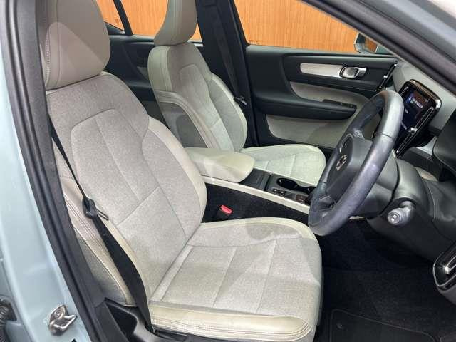 XC40T4 AWD モメンタム 4WD