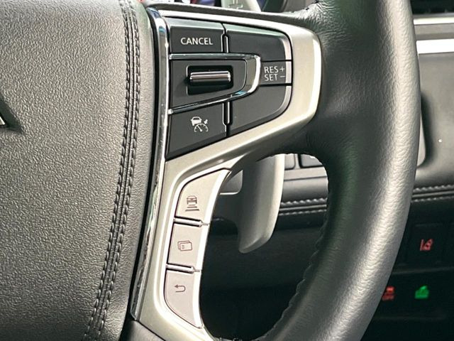 【レーダークルーズコントロール】高速道路での長距離走行が楽に!!自動で速度を保つクルーズコントロールが、衝突軽減システムと連携し、前方の車両を感知して車間を保つように速度調節してくれます!!