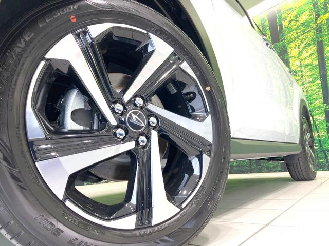 �y����17�C���`�A���~�z�C�[���z�O�ςɃ}�b�`���������A���~�z�C�[���𑕒����Ă���܂��B�e��ЊO�A���~�z�C�[����A�X�^�b�h���X�^�C�����戵�����Ă���܂��B���񂲑��k����������
