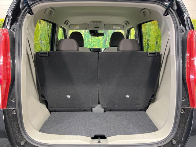 普段のお買い物や通勤、送迎等に十分な荷室スペースを確保しております。セカンドシートを倒すと、大きな荷物の積載も可能です♪