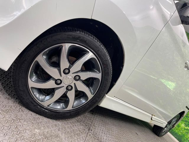 �y����14�C���`�A���~�z�C�[���z�O�ςɃ}�b�`���������A���~�z�C�[���𑕒����Ă���܂��B�e��ЊO�A���~�z�C�[����A�X�^�b�h���X�^�C�����戵�����Ă���܂��B���񂲑��k����������