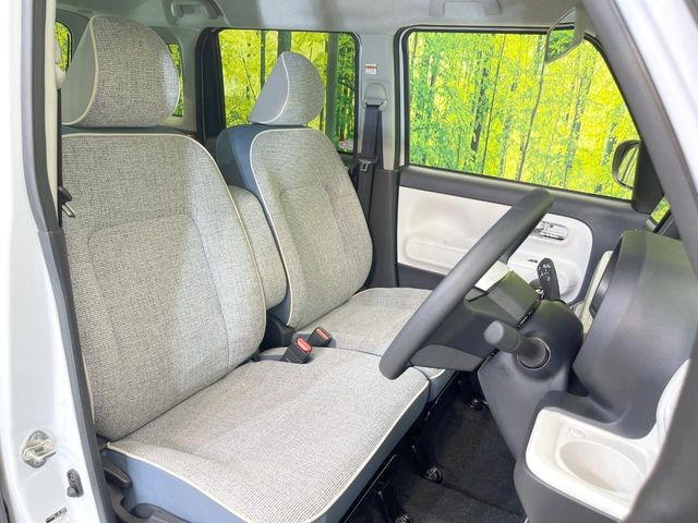 運転席シート廻りは使用感も少なく、良好な状態となっています。丁寧に使われていたことがよくわかりますね。