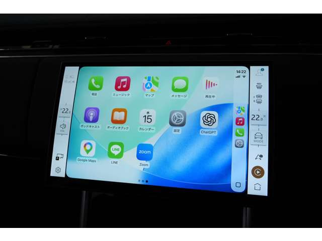 �A�b�v���J�[�v���C���ڂ���Ă���A�g�����ꂽiPhone�̃i�r�≹�y�A�v�������̂܂܎Ԃ̃f�B�X�v���C�ő��삵�Ă��������܂��B