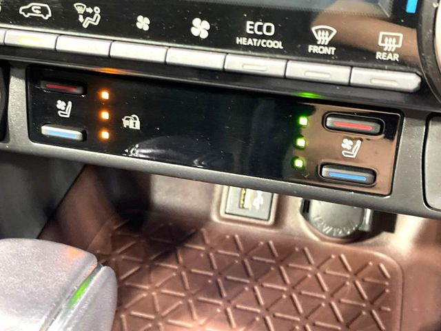 【シートヒーター&ベンチレーション】夏場は涼しい風でお尻や背中の熱やムレを防ぎ、冬はエアコンよりも早く温まってポカポカに!季節を問わず快適に過ごせます。