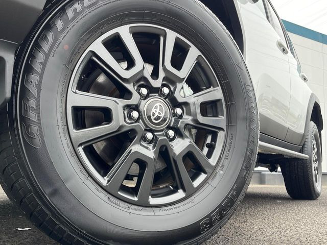 �y����18�C���`�A���~�z�C�[���z�O�ςɃ}�b�`���������A���~�z�C�[���𑕒����Ă���܂��B�e��ЊO�A���~�z�C�[����A�X�^�b�h���X�^�C�����戵�����Ă���܂��B���񂲑��k����������