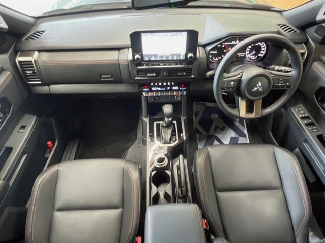 トライトン2.4 GSR ディーゼル 4WD