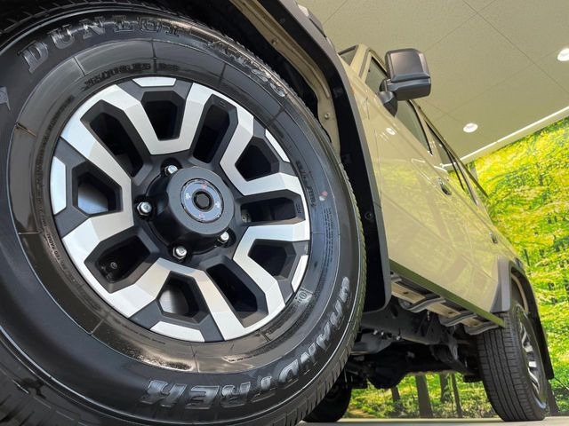 �y����16�C���`�A���~�z�C�[���z�O�ςɃ}�b�`���������A���~�z�C�[���𑕒����Ă���܂��B�e��ЊO�A���~�z�C�[����A�X�^�b�h���X�^�C�����戵�����Ă���܂��B���񂲑��k����������