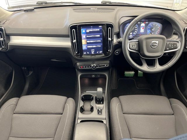 XC40B4 AWD モメンタム 4WD