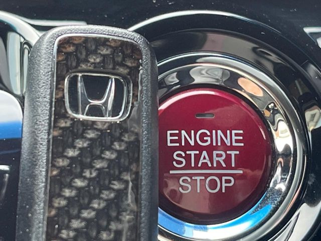 �yHonda�X�}�[�g�L�[�z�J�o����|�P�b�g�ɓ��ꂽ�܂܂ł��h�A�̎{���E�������\�ȃX�}�[�g�L�[�𑕔��B�G���W���̃I���E�I�t�����J�M�����o���K�v����������Ƃ��Ă��֗��ł���
