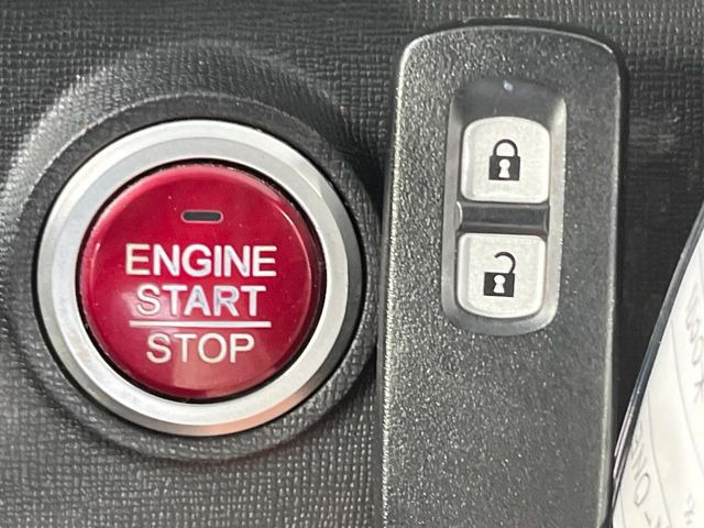�yHonda�X�}�[�g�L�[�z�J�o����|�P�b�g�ɓ��ꂽ�܂܂ł��h�A�̎{���E�������\�ȃX�}�[�g�L�[�𑕔��B�G���W���̃I���E�I�t�����J�M�����o���K�v����������Ƃ��Ă��֗��ł���