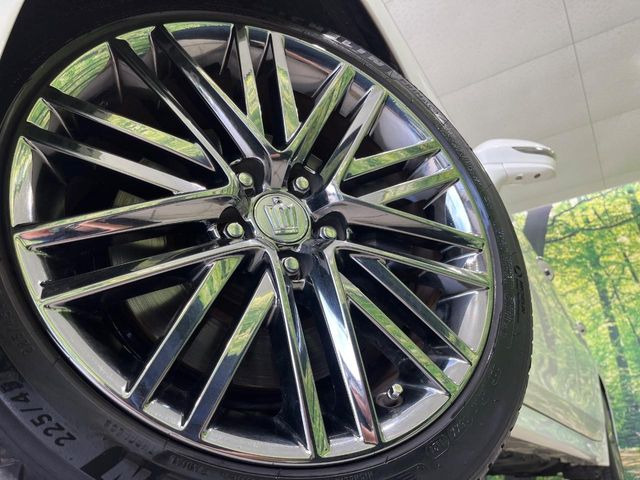 �y����18�C���`�A���~�z�C�[���z�O�ςɃ}�b�`���������A���~�z�C�[���𑕒����Ă���܂��B�e��ЊO�A���~�z�C�[����A�X�^�b�h���X�^�C�����戵�����Ă���܂��B���񂲑��k����������
