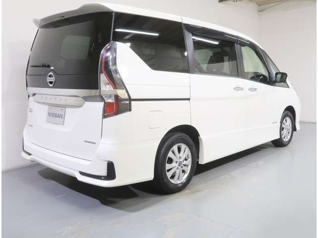 セレナ2.0 ハイウェイスターV 4WD
