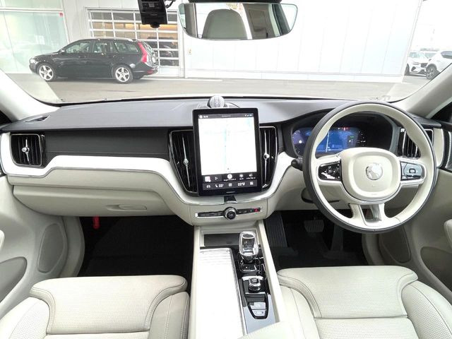 XC60ウルトラ T6 AWD プラグイン ハイブリッド 4WD