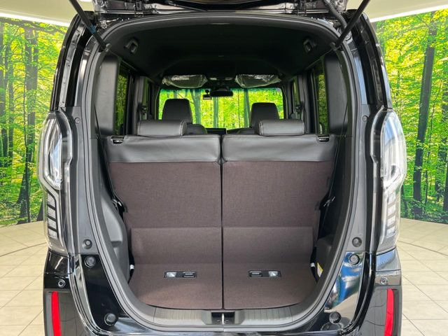 普段のお買い物や通勤、送迎等に十分な荷室スペースを確保しております。セカンドシートを倒すと、大きな荷物の積載も可能です♪