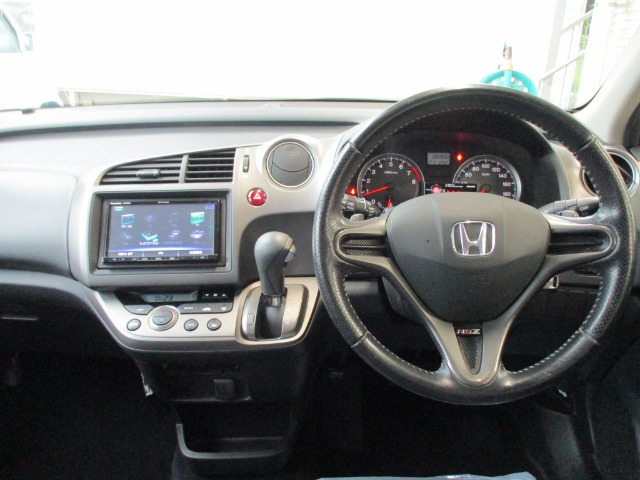 ストリーム1.8 RSZ