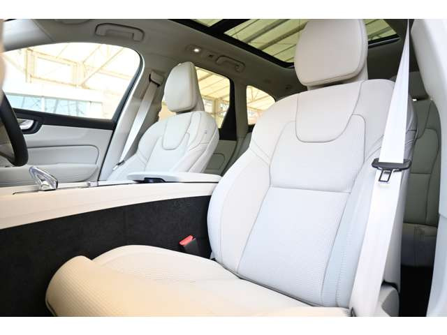 XC60ウルトラ T6 AWD プラグイン ハイブリッド 4WD